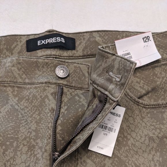 $80 New Size 12 Express Denim Leggings Mid Rise Snakeskin Green Pants Pockets - Picture 5 of 12